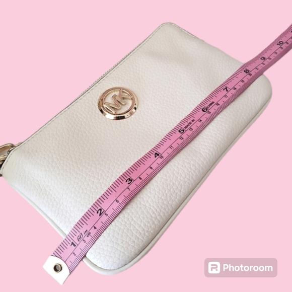Michael Kors Wristlet - Picture 10 of 10